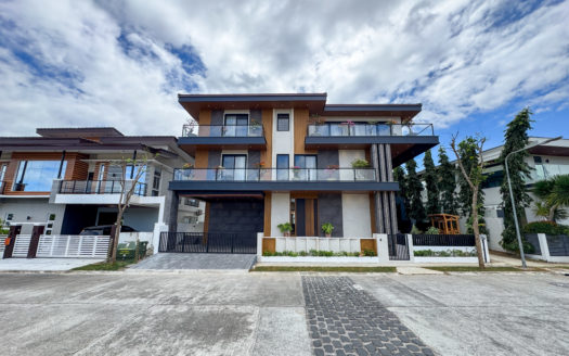 Stunning9-BedroomHouseandLotforSaleinSouthForbesSilangCavite-1.jpg