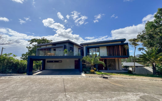 Vibrant6-BedroomHouseandLotfo SaleinTimberlandHeights,SanMateo,Rizal-1.jpg