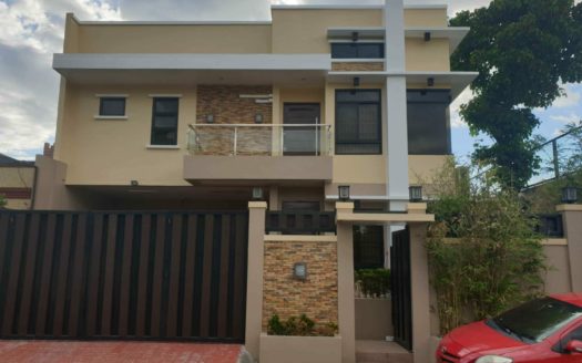 Inviting3-BedroomHouseandLotforSaleinMoonwalkParanaque-1.jpg