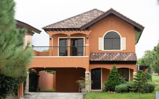 Fabulous3-BedroomHouseandLotforSaleinAmoreatPortofinoAlabangMuntinlupa-1.jpg