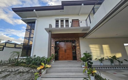 Attractive5-BedroomHouseandLotforSaleinBrittanySubd.FairviewQuezonCity-1.jpg