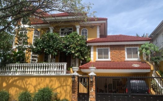 Luxurious4-BedroomHouseandLotforforSaleinAyalaSouthvaleVillageBacoorCavite-1.jpg