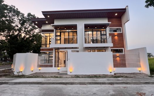 Notable4-BedroomHouseandLotforSaleinBeverlyPlaceSanFernandoPampanga-1.jpg