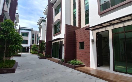 Sleek3-BedroomTownhouseforSaleinDoverHillSanJuanCity-1.jpg