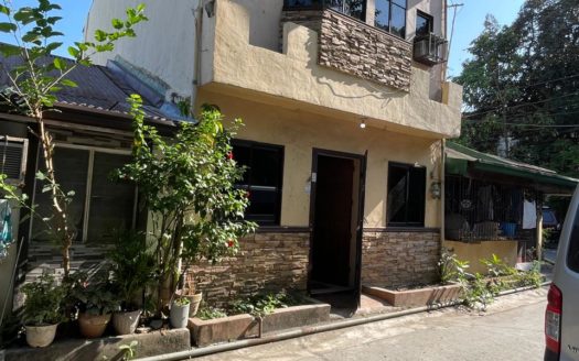 Warm3-BedroomTownhouseforSaleinCapitolParkHomes2CamarinCaloocanCity-1.jpg