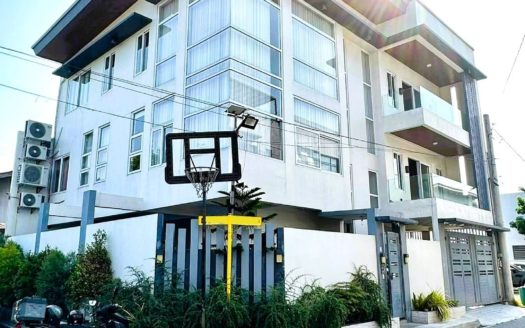 Brilliant3-BedroomHouseandLotforSaleinGreenwoodsExecutiveVillageCaintaRizal-1.jpg