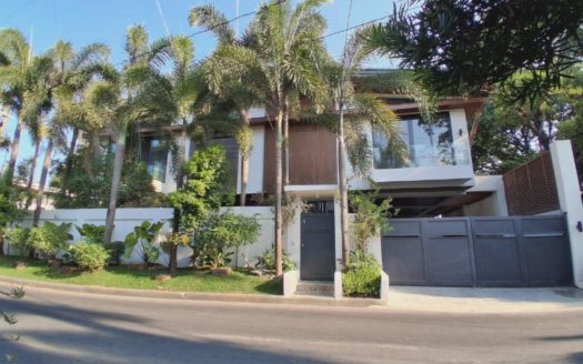 Captivating6-BedroomHouseandLotforSaleinMervilleParanaque-1.jpg