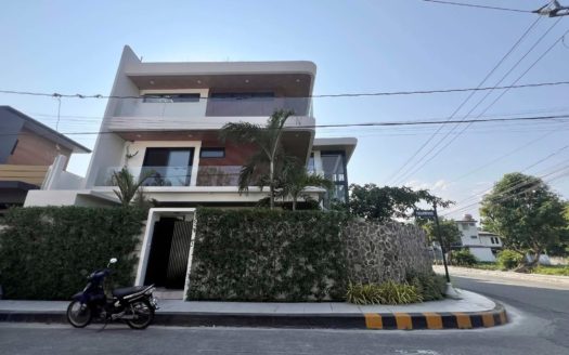 Enchanting6-BedroomHouseandLotforSaleinGreenwoodsExecutiveVillageTaytayRizal-1.jpg