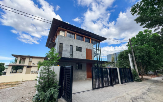Dazzling5-BedroomHouseandLotforSaleinTivoliRoyaleQuezonCity-1.jpg