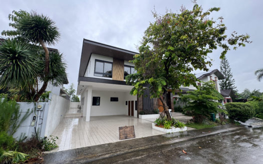 Charming4-BedroomHouseandLotforSaleinAyalaSouthvalePrimeraBacoorCavite-1.jpg