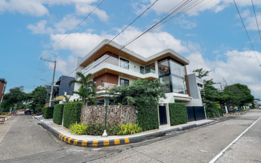 Enchanting6-BedroomHouseandLotforSaleinGreenwoodsExecutiveVillageTaytayRizal-1.jpg