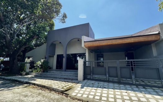 ModernBungalow3-BedroomHouseandLotforSaleinBetterLivingParanaque-1.jpg