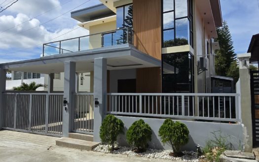Opulent3-BedroomHouseandLotforSaleinFarmHillsGardenSilangCavite-1.jpg
