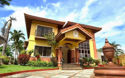 Outstanding5-BedroomHouseandLotforSaleinTerrazasdePuntaFuegoNasugbuBatangas-1.jpg