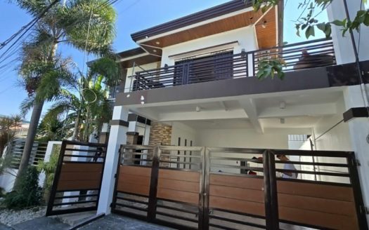 Sensational5-BedroomHouseandLotforSaleinBFResortVillageLasPinas-1.jpg