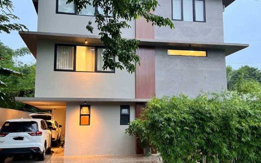 Sleek5-BedroomHouseandLotForSaleinFerndaleSouthQuezonCity-1.jpg