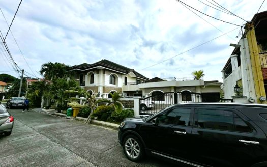 Sun-Drenched5-BedroomHouseforSaleinTheParkplaceVillageImusCavite-1.jpg