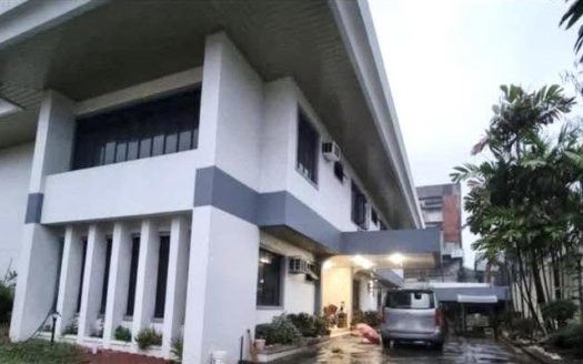 Contemporary9-BedroomHouseandLotforSaleinGreenhillsEastVillageMandaluyong-1.jpg