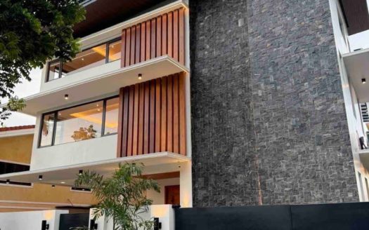 Fabulous6-BedroomHouseandLotforSaleinAyalaAlabangVillageMuntinlupa-1.jpg