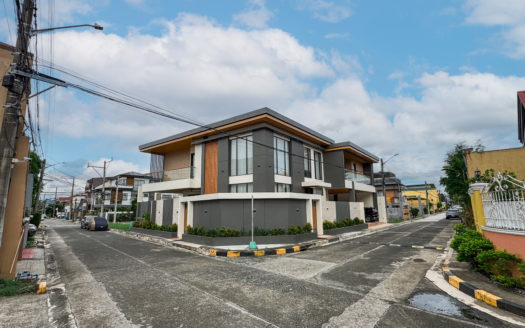 Stately6-BedroomHouseandLotforSaleinGreenwoodsExecutiveVillagePasigCity-1.jpg
