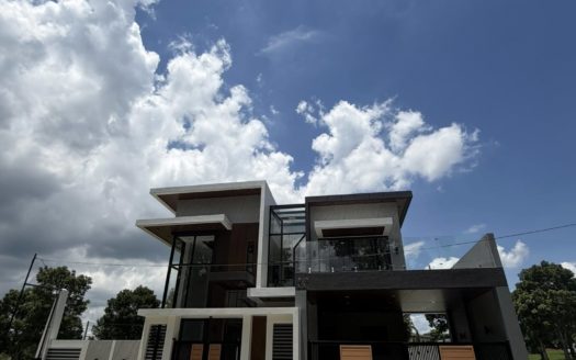 Serene5-BedroomHouseandLotforSaleinRoyaleTagaytayEstateAlfonsoCavite-1.jpg