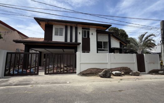 Sleek4-BedroomHouseandLotforSaleinBFHomesParanaque-1.jpg
