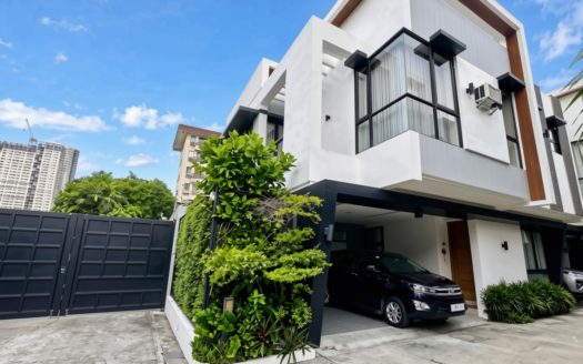 Upscale3-BedroomTownhouseforSaleinGlendaleHeightsQuezonCity-1.jpg