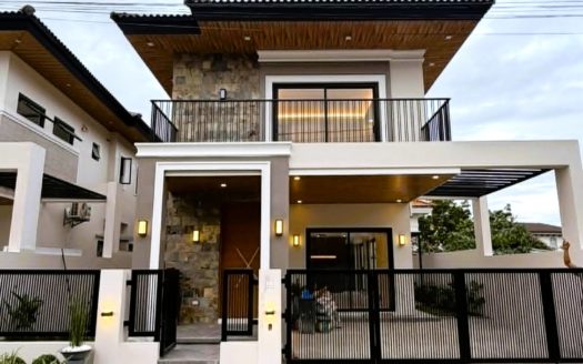 4-BedroomHouseandLotforSaleinSouthForbesSilangCavite-1.jpg