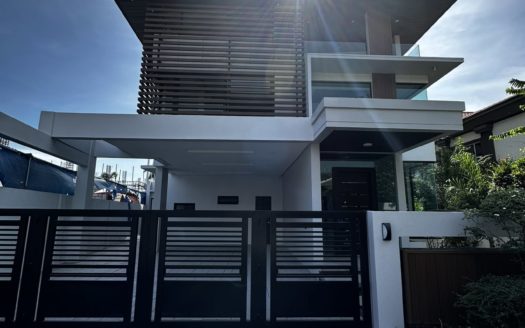 5-BedroomHouseandLotforSaleinAlabangHillsMuntinlupa-1.jpg