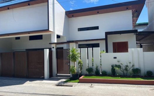 5-BedroomHouseandLotforSaleinBFHomesParanaque-1.jpg