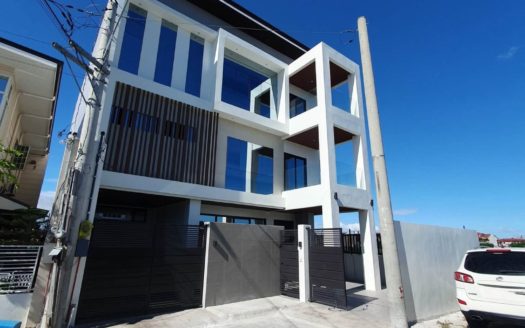 5-BedroomHouseandLotforSaleinPrincetonHeightsBacoorCavite-1.jpg
