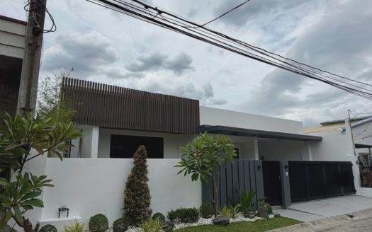 Bungalow5-BedroomHouseandLotforSaleinBFHomesParanaque-1.jpg