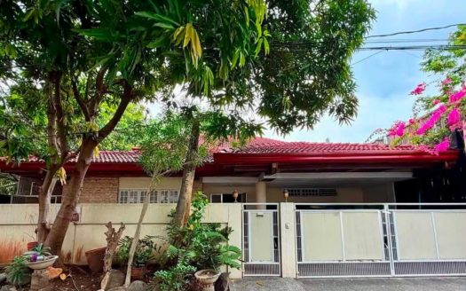 Stylish5-BedroomHouseandLotforSaleinAlabangHillsMuntinlupa-1.jpg