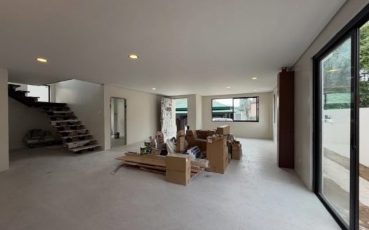 4-BedroomHouseandLotforSaleinBFHomesParanaque-1.jpg