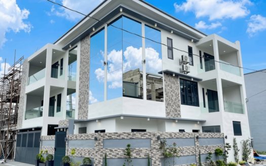5-BedroomHouseandLotforSaleinGreenwoodsExecutiveVillageTaytayRizal-1.jpg